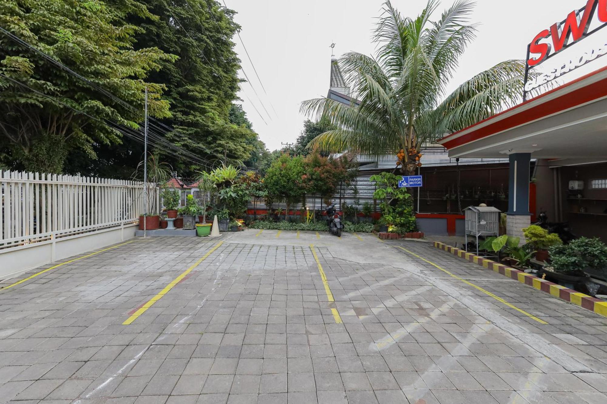 Reddoorz Plus At Swun Stay Raya Langsep Malang Exterior photo